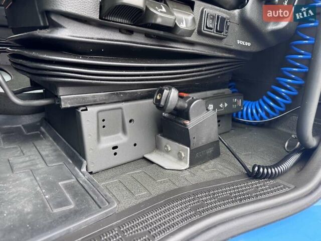 Синій Вольво FH 13, об'ємом двигуна 12.7 л та пробігом 918 тис. км за 43500 $, фото 48 на Automoto.ua