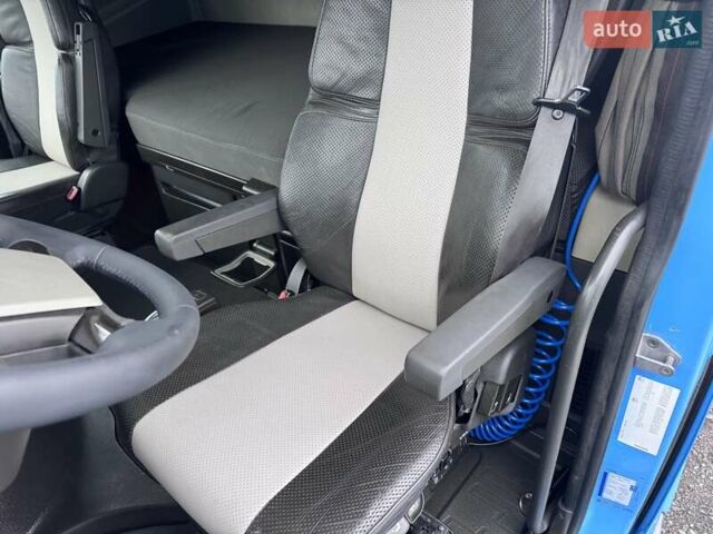 Синій Вольво FH 13, об'ємом двигуна 12.7 л та пробігом 918 тис. км за 43500 $, фото 50 на Automoto.ua