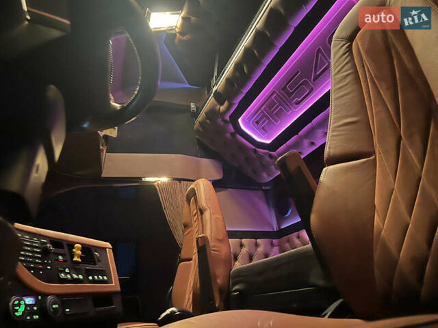 Вольво FH 13 2018 у Дніпро (Дніпропетровську) на Automoto.ua Синій Вольво FH 13, об'ємом двигуна 12.78 л та пробігом 1000 тис. км за 55700 $, фото 44 на Automoto.ua