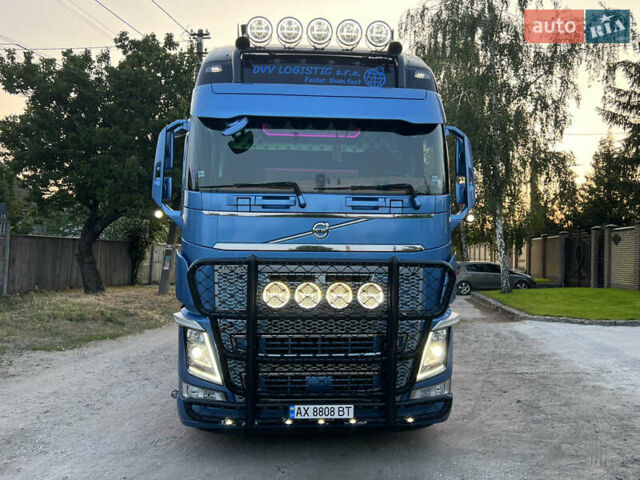 Вольво FH 13 2018 у Дніпро (Дніпропетровську) на Automoto.ua Синій Вольво FH 13, об'ємом двигуна 12.78 л та пробігом 1000 тис. км за 55700 $, фото 3 на Automoto.ua