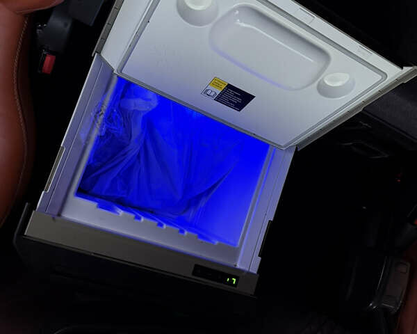 Вольво FH 13 2018 у Дніпро (Дніпропетровську) на Automoto.ua Синій Вольво FH 13, об'ємом двигуна 12.78 л та пробігом 1000 тис. км за 55700 $, фото 52 на Automoto.ua