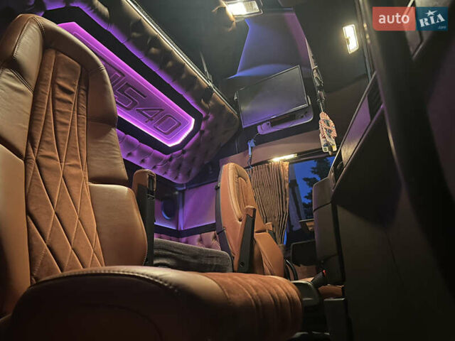 Вольво FH 13 2018 у Дніпро (Дніпропетровську) на Automoto.ua Синій Вольво FH 13, об'ємом двигуна 12.78 л та пробігом 1000 тис. км за 55700 $, фото 47 на Automoto.ua