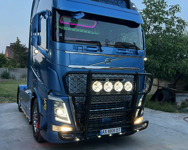 Вольво FH 13 2018 у Дніпро (Дніпропетровську) на Automoto.ua Синій Вольво FH 13, об'ємом двигуна 12.78 л та пробігом 1000 тис. км за 55700 $, фото 14 на Automoto.ua