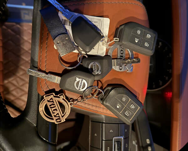 Вольво FH 13 2018 у Дніпро (Дніпропетровську) на Automoto.ua Синій Вольво FH 13, об'ємом двигуна 12.78 л та пробігом 1000 тис. км за 55700 $, фото 58 на Automoto.ua