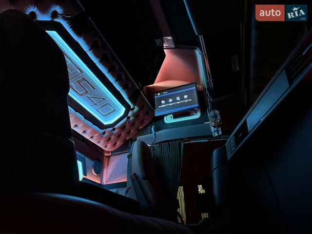 Вольво FH 13 2018 у Дніпро (Дніпропетровську) на Automoto.ua Синій Вольво FH 13, об'ємом двигуна 12.78 л та пробігом 1000 тис. км за 55700 $, фото 69 на Automoto.ua