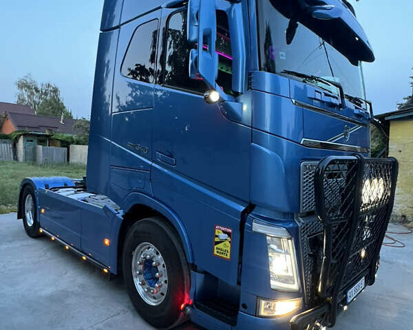 Вольво FH 13 2018 у Дніпро (Дніпропетровську) на Automoto.ua Синій Вольво FH 13, об'ємом двигуна 12.78 л та пробігом 1000 тис. км за 55700 $, фото 12 на Automoto.ua