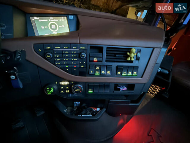 Вольво FH 13 2018 у Дніпро (Дніпропетровську) на Automoto.ua Синій Вольво FH 13, об'ємом двигуна 12.78 л та пробігом 1000 тис. км за 55700 $, фото 67 на Automoto.ua