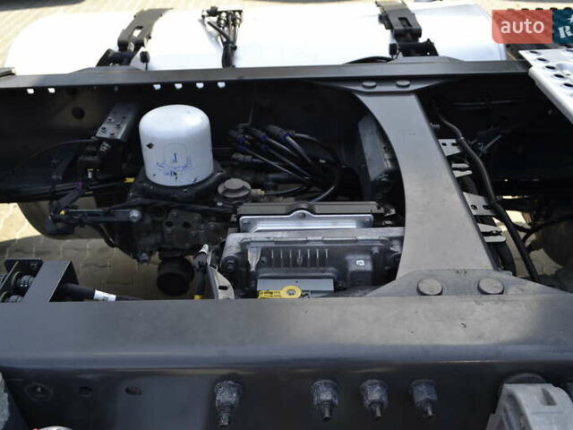 Синий Вольво FH 13, объемом двигателя 12.7 л и пробегом 208 тыс. км за 76999 $, фото 12 на Automoto.ua