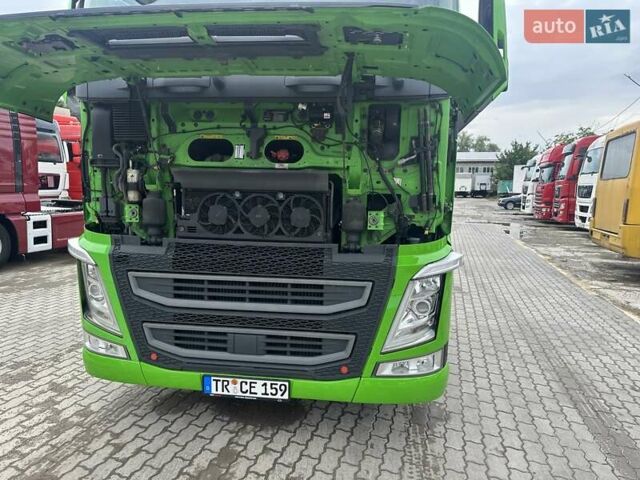 Зелений Вольво FH 13, об'ємом двигуна 12.7 л та пробігом 960 тис. км за 34900 $, фото 18 на Automoto.ua