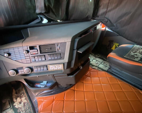 Оранжевый Вольво FH 13, объемом двигателя 12.78 л и пробегом 958 тыс. км за 40000 $, фото 14 на Automoto.ua