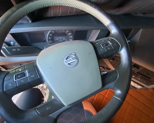 Оранжевый Вольво FH 13, объемом двигателя 12.78 л и пробегом 958 тыс. км за 40000 $, фото 9 на Automoto.ua