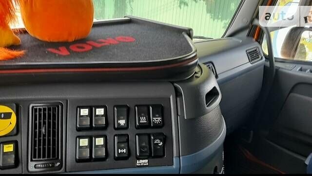 Оранжевый Вольво FH 13, объемом двигателя 13 л и пробегом 1000 тыс. км за 17700 $, фото 8 на Automoto.ua