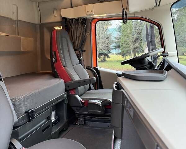 Оранжевый Вольво FH 13, объемом двигателя 12.9 л и пробегом 599 тыс. км за 40060 $, фото 43 на Automoto.ua