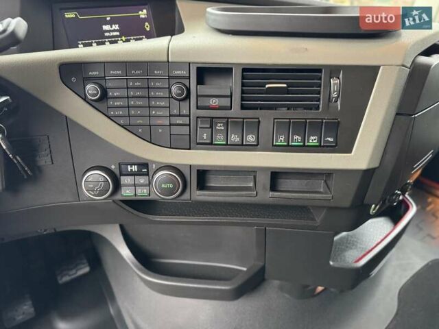 Оранжевый Вольво FH 13, объемом двигателя 12.9 л и пробегом 599 тыс. км за 40060 $, фото 29 на Automoto.ua