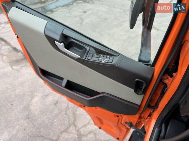 Оранжевый Вольво FH 13, объемом двигателя 12.9 л и пробегом 599 тыс. км за 40060 $, фото 37 на Automoto.ua