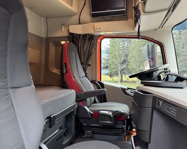 Оранжевый Вольво FH 13, объемом двигателя 12.9 л и пробегом 599 тыс. км за 40060 $, фото 42 на Automoto.ua