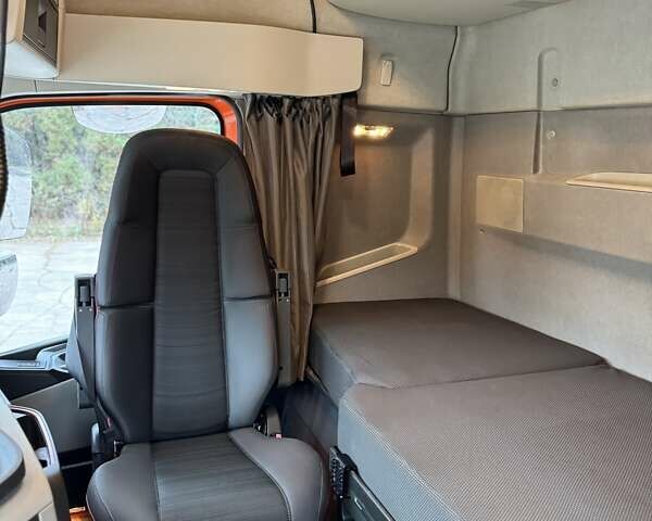 Оранжевый Вольво FH 13, объемом двигателя 12.9 л и пробегом 599 тыс. км за 40060 $, фото 47 на Automoto.ua