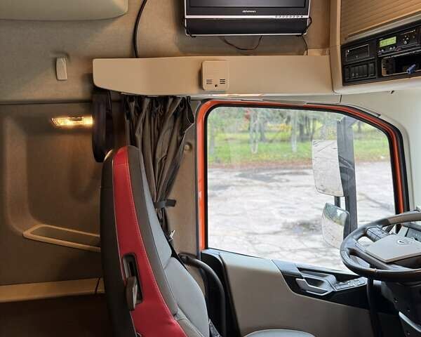 Оранжевый Вольво FH 13, объемом двигателя 12.9 л и пробегом 599 тыс. км за 40060 $, фото 45 на Automoto.ua