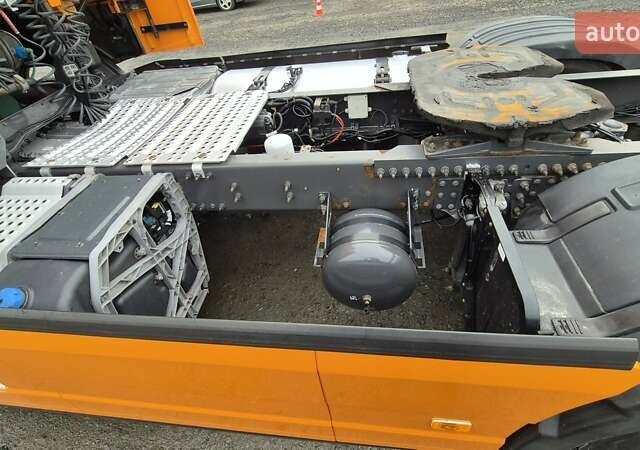 Оранжевый Вольво FH 13, объемом двигателя 12.8 л и пробегом 822 тыс. км за 44777 $, фото 9 на Automoto.ua