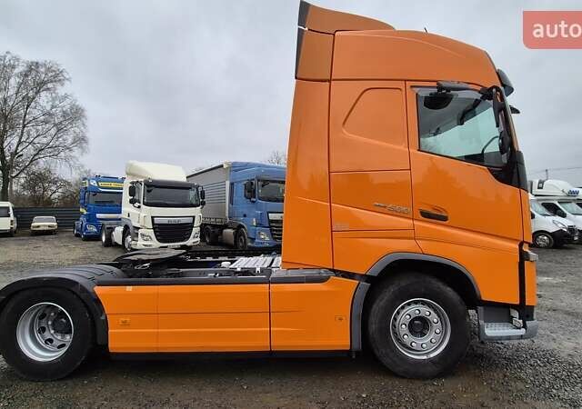 Оранжевый Вольво FH 13, объемом двигателя 12.8 л и пробегом 822 тыс. км за 44777 $, фото 2 на Automoto.ua