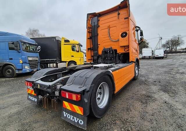 Оранжевый Вольво FH 13, объемом двигателя 12.8 л и пробегом 822 тыс. км за 44777 $, фото 3 на Automoto.ua