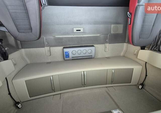 Оранжевый Вольво FH 13, объемом двигателя 12.8 л и пробегом 822 тыс. км за 44777 $, фото 26 на Automoto.ua