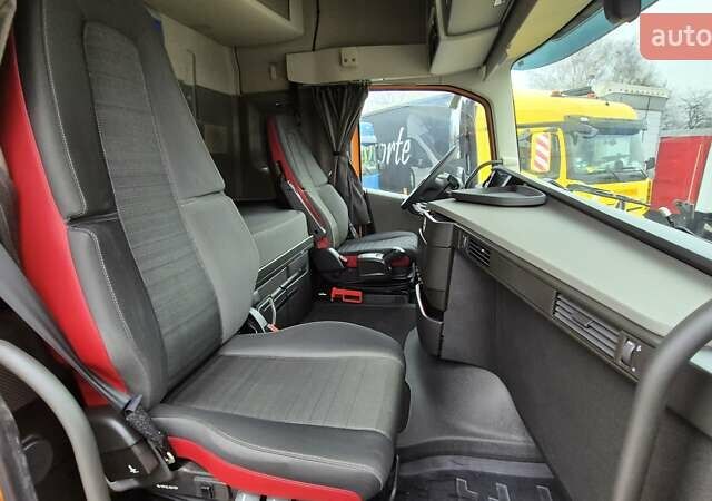 Оранжевый Вольво FH 13, объемом двигателя 12.8 л и пробегом 822 тыс. км за 44777 $, фото 33 на Automoto.ua