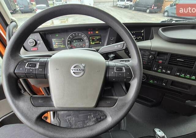 Оранжевый Вольво FH 13, объемом двигателя 12.8 л и пробегом 822 тыс. км за 44777 $, фото 20 на Automoto.ua