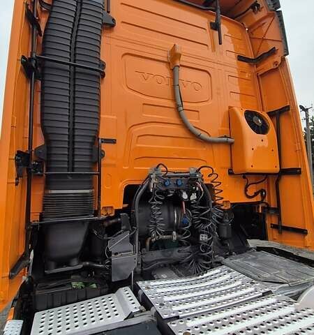 Оранжевый Вольво FH 13, объемом двигателя 12.8 л и пробегом 822 тыс. км за 44777 $, фото 6 на Automoto.ua