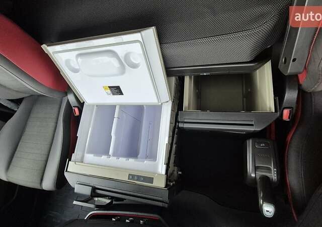 Оранжевый Вольво FH 13, объемом двигателя 12.8 л и пробегом 822 тыс. км за 44777 $, фото 27 на Automoto.ua