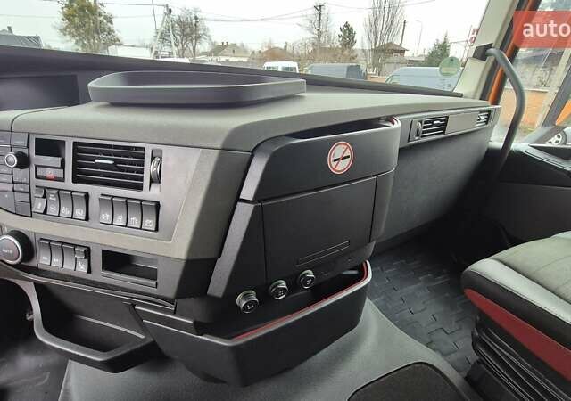 Оранжевый Вольво FH 13, объемом двигателя 12.8 л и пробегом 822 тыс. км за 44777 $, фото 24 на Automoto.ua