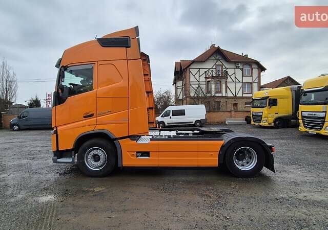 Оранжевый Вольво FH 13, объемом двигателя 12.8 л и пробегом 822 тыс. км за 44777 $, фото 4 на Automoto.ua