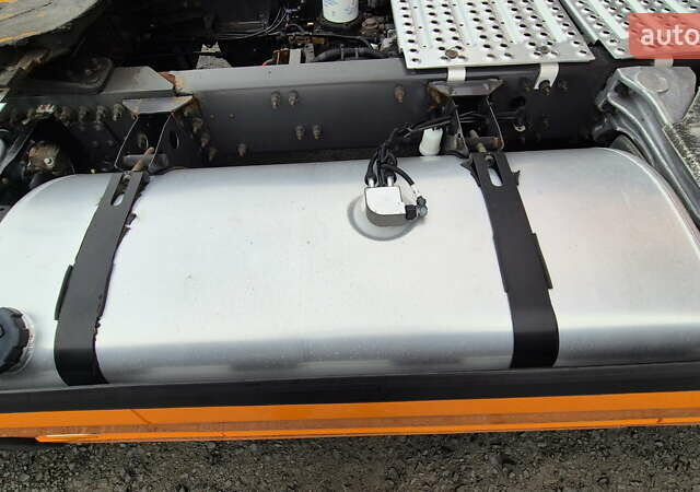 Оранжевый Вольво FH 13, объемом двигателя 12.8 л и пробегом 822 тыс. км за 44777 $, фото 8 на Automoto.ua