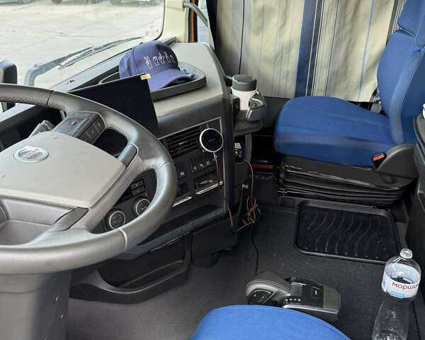 Помаранчевий Вольво FH 13, об'ємом двигуна 12.78 л та пробігом 29 тис. км за 113316 $, фото 8 на Automoto.ua