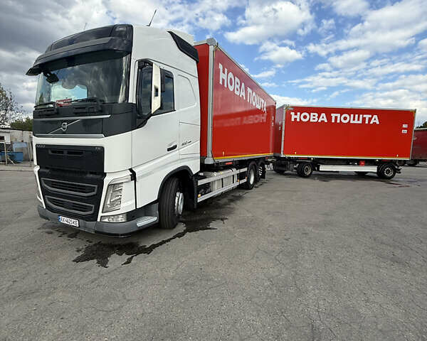 Белый Вольво FH 16, объемом двигателя 4.75 л и пробегом 12 тыс. км за 43000 $, фото 1 на Automoto.ua