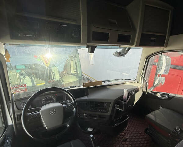Белый Вольво FH 16, объемом двигателя 4.6 л и пробегом 970 тыс. км за 42999 $, фото 5 на Automoto.ua
