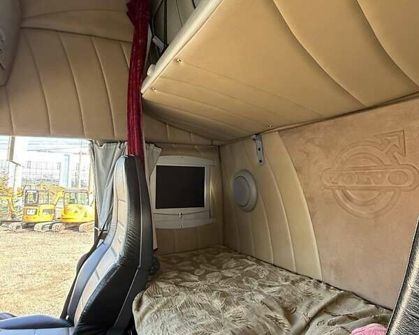 Белый Вольво FH 16, объемом двигателя 12.8 л и пробегом 890 тыс. км за 44000 $, фото 16 на Automoto.ua