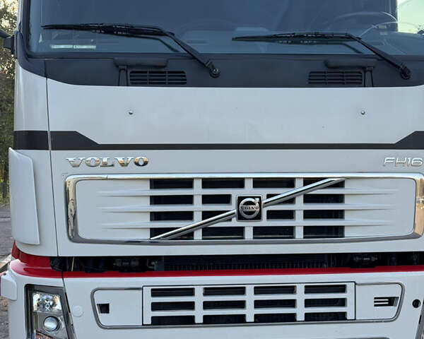 Белый Вольво FH 16, объемом двигателя 16.1 л и пробегом 11 тыс. км за 38000 $, фото 8 на Automoto.ua