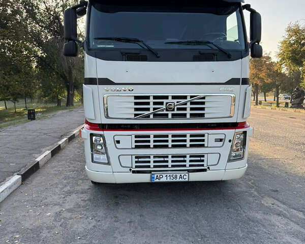 Белый Вольво FH 16, объемом двигателя 16.1 л и пробегом 11 тыс. км за 38000 $, фото 9 на Automoto.ua