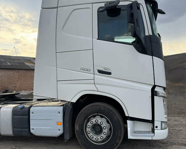 Білий Вольво FH 16, об'ємом двигуна 12.78 л та пробігом 900 тис. км за 36700 $, фото 11 на Automoto.ua
