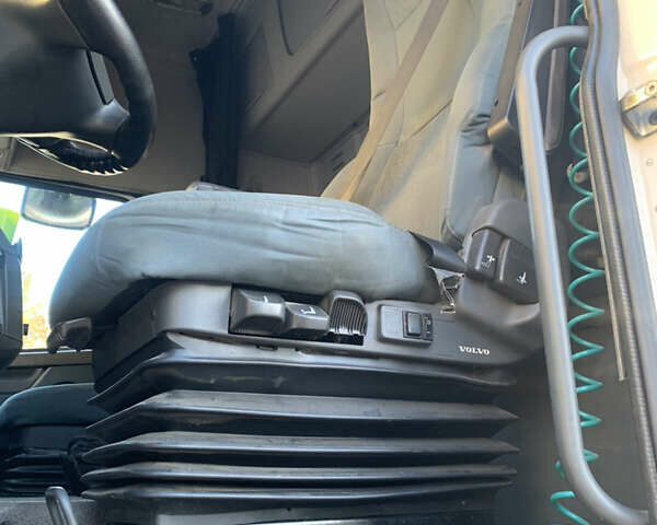 Білий Вольво FH 16, об'ємом двигуна 12.78 л та пробігом 450 тис. км за 45000 $, фото 13 на Automoto.ua