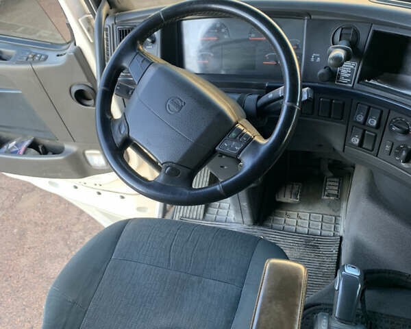 Білий Вольво FH 16, об'ємом двигуна 12.78 л та пробігом 450 тис. км за 45000 $, фото 9 на Automoto.ua