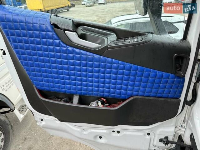 Белый Вольво FH 16, объемом двигателя 12.78 л и пробегом 860 тыс. км за 31500 $, фото 16 на Automoto.ua