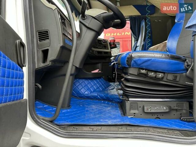 Белый Вольво FH 16, объемом двигателя 12.78 л и пробегом 860 тыс. км за 31500 $, фото 27 на Automoto.ua