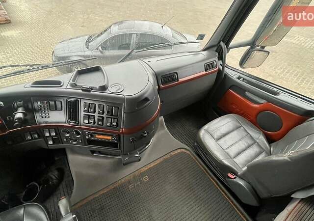 Черный Вольво FH 16, объемом двигателя 16 л и пробегом 122 тыс. км за 42000 $, фото 34 на Automoto.ua