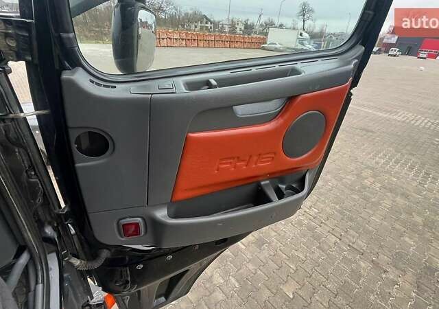 Черный Вольво FH 16, объемом двигателя 16 л и пробегом 122 тыс. км за 42000 $, фото 30 на Automoto.ua