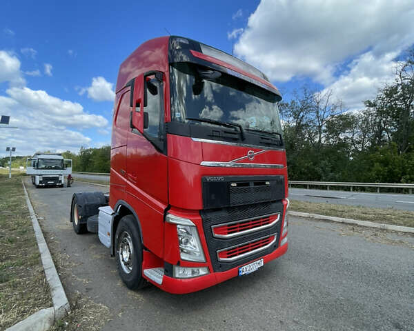 Красный Вольво FH 16, объемом двигателя 12.6 л и пробегом 57 тыс. км за 28000 $, фото 1 на Automoto.ua