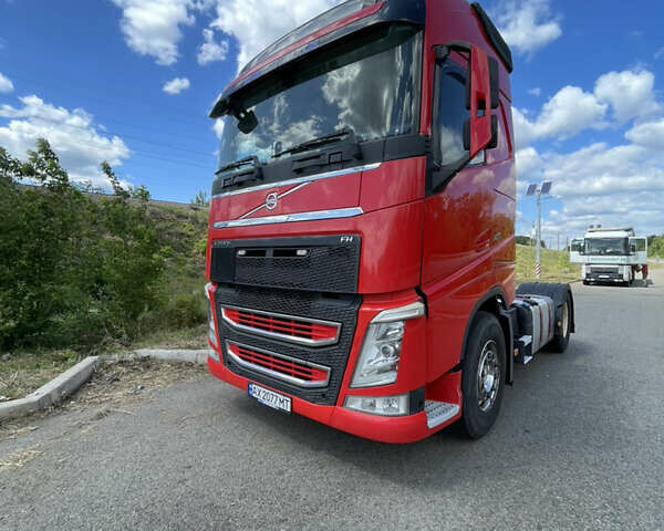 Красный Вольво FH 16, объемом двигателя 12.6 л и пробегом 57 тыс. км за 28000 $, фото 2 на Automoto.ua