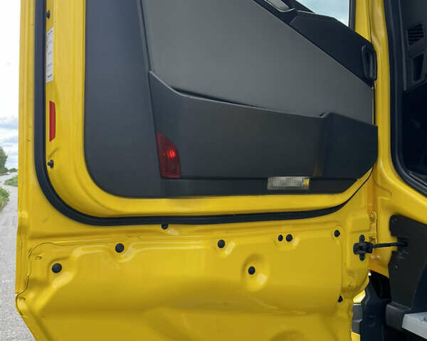 Желтый Вольво FH 16, объемом двигателя 12.78 л и пробегом 860 тыс. км за 28500 $, фото 8 на Automoto.ua