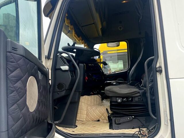 Белый Вольво ФХ, объемом двигателя 12.1 л и пробегом 1000 тыс. км за 19000 $, фото 6 на Automoto.ua